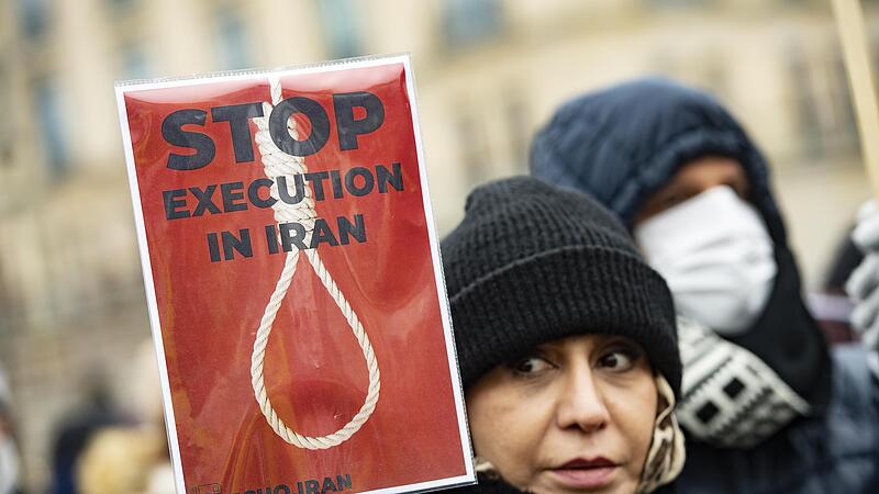 Protestaktion gegen das Iran-Regime auf dem Pariser Platz in Berlin.