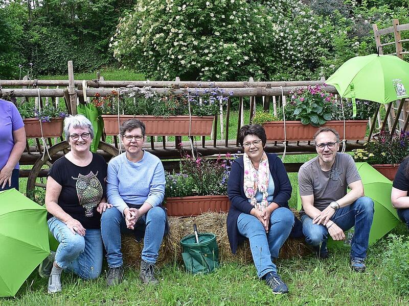 Den Vereinsvorstand bilden (v.&nbsp;l.) Ingrid Steger, Margot Hopfeng&auml;rtner, Christine Vogel, Gudrun P&ouml;hner, Markus Schneider und Helga Pristovnik.
