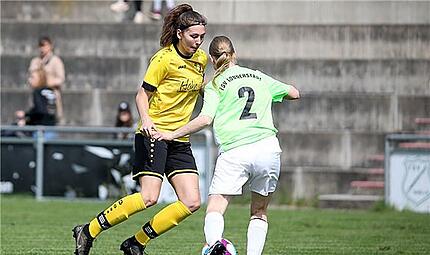 Neele Reisberger (li, hier noch im Trikot des SK Heuchling) trifft pro Partie im Schnitt doppelt.