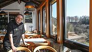 Bald wieder sonnige Aussichten für Georg Hötzelein, Inhaber des Berg-Gasthofes Hötzelein in Regensberg (Landkreis Forchheim), und die gesamte Branche?Forchheim & Fränkische Schweiz
