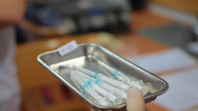 In  Betrieben soll es bald Impfungen geben – die Mediengruppe Oberfranken startet damit am Dienstag.