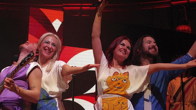 Die Tribute-Show „ABBA in Concert“ begeisterte im Regentenbau von Bad Kissingen.