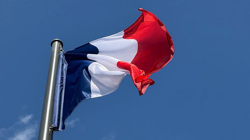 Die Trikolore weht in Paris
