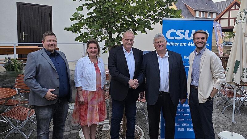 Der Nominierte Norbert Gro&szlig; (CSU, Mitte), hier mit (von links) Christopher Moritz, Doris Leithner-Bisani,  Gerhard Schneider und Jonas Gleich.