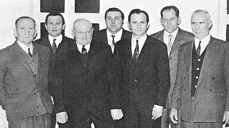 Am 13. März 1966 wurde der letzte Hainer Gemeinderat gewählt. Unser Bild entstand am 28. Dezember 1971 nach der letzten Sitzung des Gremiums vor der Eingemeindung und zeigt (von links) Hermann Müller, Bruno Rasokat, Zweiten Bürgermeister Hans Murrmann, Simon Häußinger, Bürgermeister Peter Mayer, Bernhard Müller und Veit Wagner.