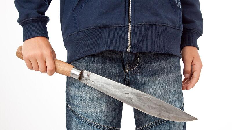 Weil er eine Machete quer durchs Zimmer geworfen hatte, stand ein Kulmbacher vor dem Landgericht.