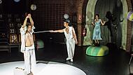 „Die Leiden des jungen Werther“: Probenszene mit Nils Svenja Thomas in der Titelrolle, Florian Graf als Herausgeber und Annelie Straub als Lotte (von links).