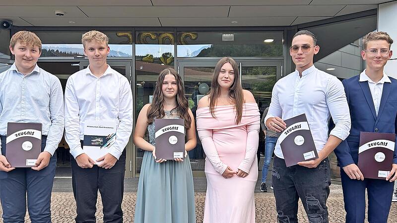 Die Jahrgangsbesten der 9. Klasse (von links): Arne Heinle, Marvin Spahn, Emily R&uuml;ttinger, Karyna Pikhur, David Ketenis und Julian Fischer.