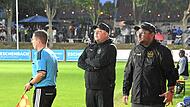 Trainer Lukas Kling (Mitte) und Torwarttrainer Fabian Kolb empfangen mit der SpVgg Bayreuth den SV Wacker Burghausen.