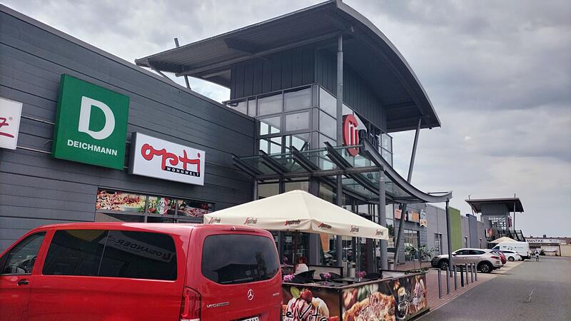 Die Opti-Wohnwelt ist einer der größten Mieter im Market Hallstadt. Die Opti-Wohnwelt ist einer der größten Mieter im Market Hallstadt.