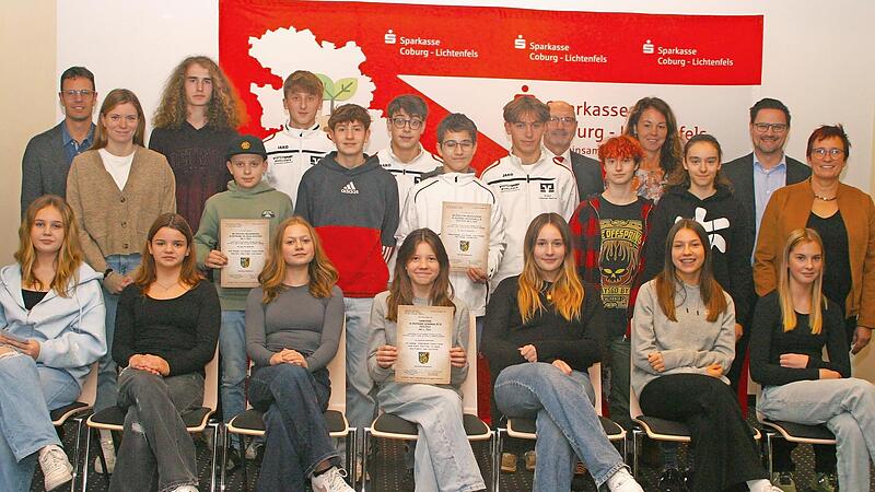 Die hervorragenden Sportlerinnen und Sportler wurden anl&auml;sslich der Jahressitzung des Arbeitskreises &bdquo;Sport in Schule und Verein&ldquo; geehrt.