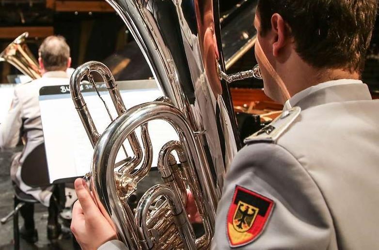 Unterstützung für ihr Benefizkonzert erhalten die Jugendlichen vom Heeresmusikkorps aus Veitshöchheim.Forchheim & Fränkische Schweiz Unterstützung für ihr Benefizkonzert erhalten die Jugendlichen vom Heeresmusikkorps aus Veitshöchheim.Forchheim & Fränkische Schweiz