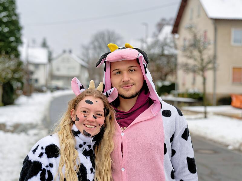 Trotz Schneefall herrschte beim Kinderfaschingsumzug in Ro&szlig;dorf eine super Stimmung.