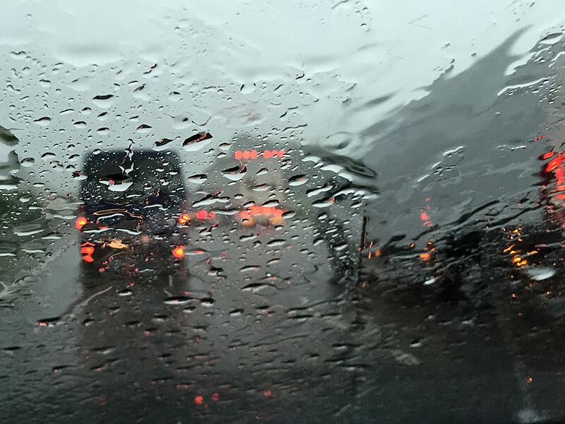 Regen auf der Autobahn Regen auf der Autobahn