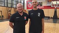 Philipp Englert, Vorsitzender des Freak City Bamberg e.V., und Cheftrainer Samuel Gloser, sprechen im FT-Doppel-Interview über die Saisonziele der Baskets-Frauen. Philipp Englert, Vorsitzender des Freak City Bamberg e.V., und Cheftrainer Samuel Gloser, sprechen im FT-Doppel-Interview über die Saisonziele der Baskets-Frauen.