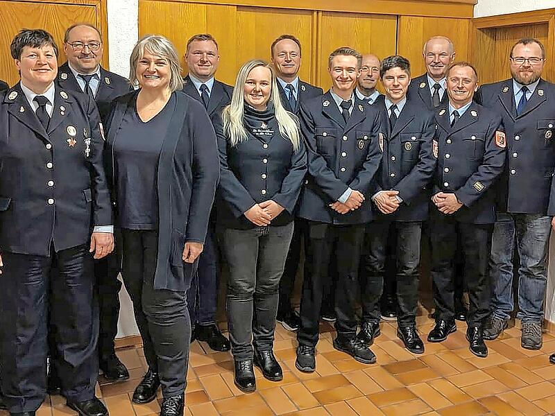 Ehrungen und Neuwahlen gab es bei der Hauptversammlung der Feuerwehr Lahm. Von links: Stefan P&uuml;ls, Claudia Ehrlinger, Hilmar Finsel, Nina Liebermann, Tobias B&ouml;hm, Marina Schmidt, Joachim Schmidt, Oliver Sippel, Ralf Judex, David Schuster, Reinhard...