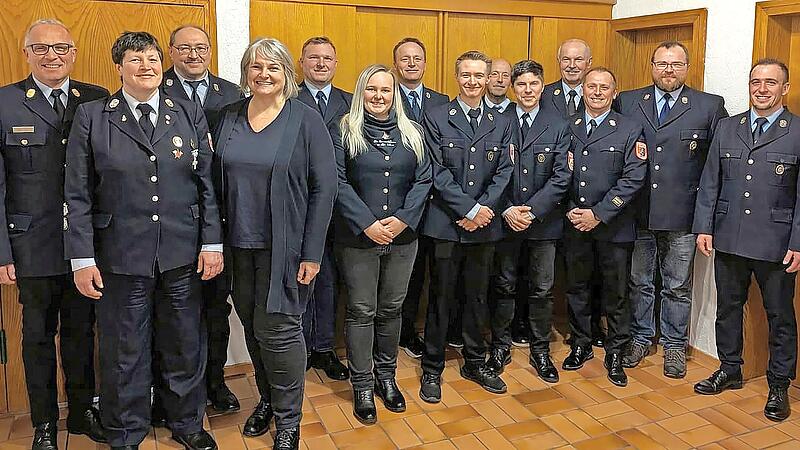 Ehrungen und Neuwahlen gab es bei der Hauptversammlung der Feuerwehr Lahm. Von links: Stefan P&uuml;ls, Claudia Ehrlinger, Hilmar Finsel, Nina Liebermann, Tobias B&ouml;hm, Marina Schmidt, Joachim Schmidt, Oliver Sippel, Ralf Judex, David Schuster, Reinhard...