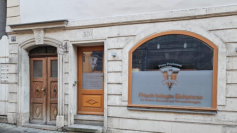 Derzeit werden in der Steingasse 22 in Coburg noch Rohpizzen hergestellt. Für Anfang Dezember ist nun die Eröffnung von „A Posto“ geplant.