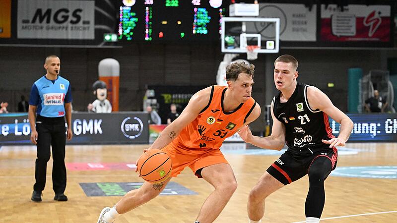 Sport Basketball  2. Bundesliga PROA Saison 2025 / 2026  07. Spieltag  am Freitag  07.11.2025 Spielort Bayreuth Oberfrankenhalle  Spielbeginn 19.00 h  BBC Bayreuth gegen SBB Baskets Wolmirstedt Halbzeitergebnis  42:46 Endstand  104:99 n.V. (87:87; 94:94)