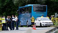 Zwei Busse stoßen in Oberbayern zusammen - Kind stirbt Zwei Busse stoßen in Oberbayern zusammen - Kind stirbt