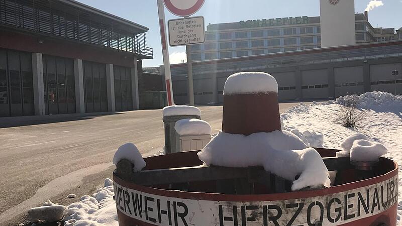 Der Hof in Herzogenaurach ist leer. Der &Uuml;bungsbetrieb soll dort, und an 74 weiteren Standorten bald wieder aufgenommen werden.