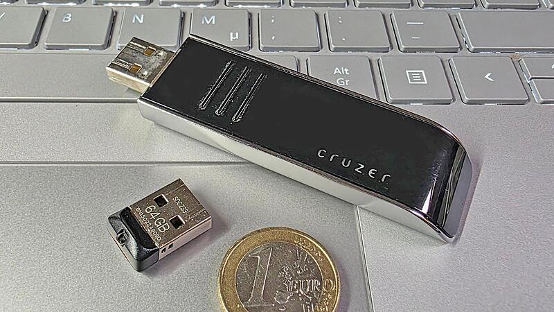 USB-Sticks sind in vielen Gr&ouml;&szlig;en verf&uuml;gbar. Kleine passen auch in den Geldbeutel.
