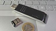 USB-Sticks sind in vielen Größen verfügbar. Kleine passen auch in den Geldbeutel.