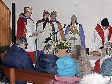 Eine Gruppe der Heiligen Drei K&ouml;nige besuchte den Laudato-si-Gottesdienst in Buttenheim.