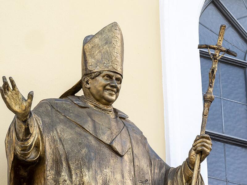 Skulptur von Papst Benedikt Skulptur von Papst Benedikt