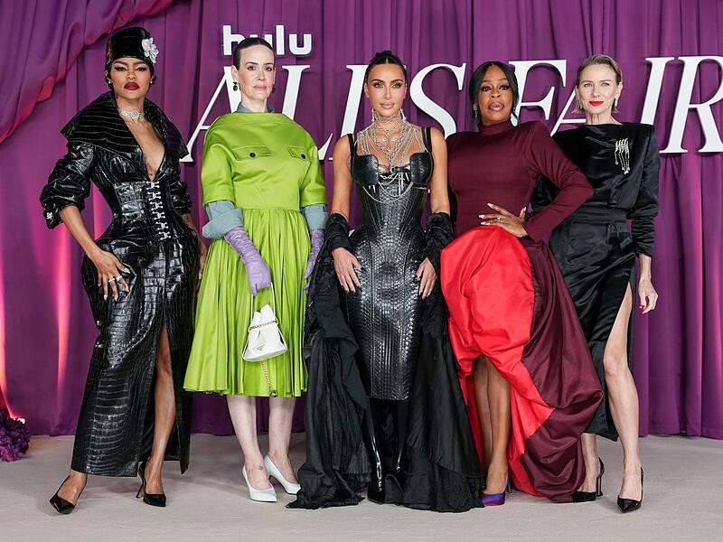 Serie «All's Fair» Serie «All's Fair»