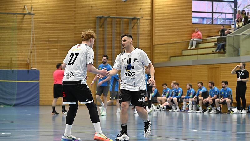 Luis Teltschik (l.) und Tobias Distler verloren zwar das Spiel in R&ouml;dental, k&ouml;nnen aber mit ihren Mannschaftskameraden auf eine starke Forchheimer Saison zur&uuml;ckblicken.