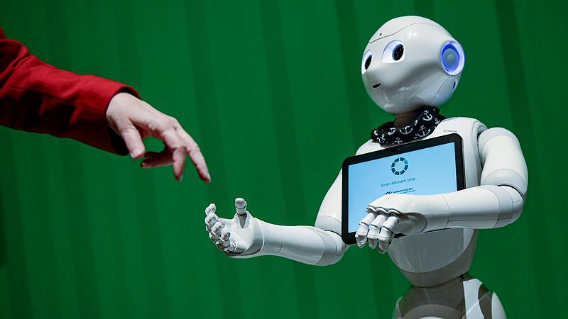 Künstliche Intelligenz (KI) eröffnet viele Möglichkeiten, mit denen das Leben von Menschen verbessert werden kann, birgt aber auch Gefahren. Der Kitzinger Christian Kellermann hat einen Roman darüber geschrieben. Künstliche Intelligenz (KI) eröffnet viele Möglichkeiten, mit denen das Leben von Menschen verbessert werden kann, birgt aber auch Gefahren. Der Kitzinger Christian Kellermann hat einen Roman darüber geschrieben.