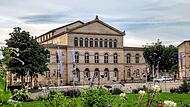 Das Coburger Landestheater soll saniert werden &ndash; doch die hohen Kosten, die derzeit veranschlagt sind, sorgen f&uuml;r Diskussionen.