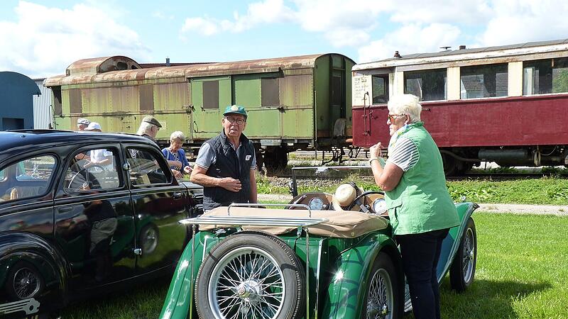 Oldtimerausfahrt mit VorkriegsoldtimernOldtimerausfahrt mit Vorkriegsoldtimern