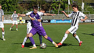 FC Eintracht Bamberg hat gegen Wacker Burghausen keine Chance Wacker Burghausen um Alexander Gordik (hinten) und Artur Andreichyk (rechts) hatten gegen David Langs Bamberger leichtes Spiel.