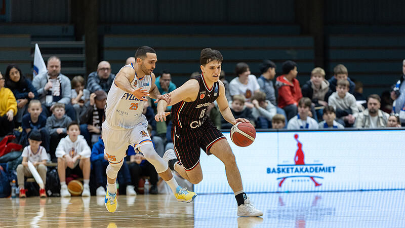Adrian Petkovic (mit Ball) brachte es auf sechs Punkte und vier Rebounds.