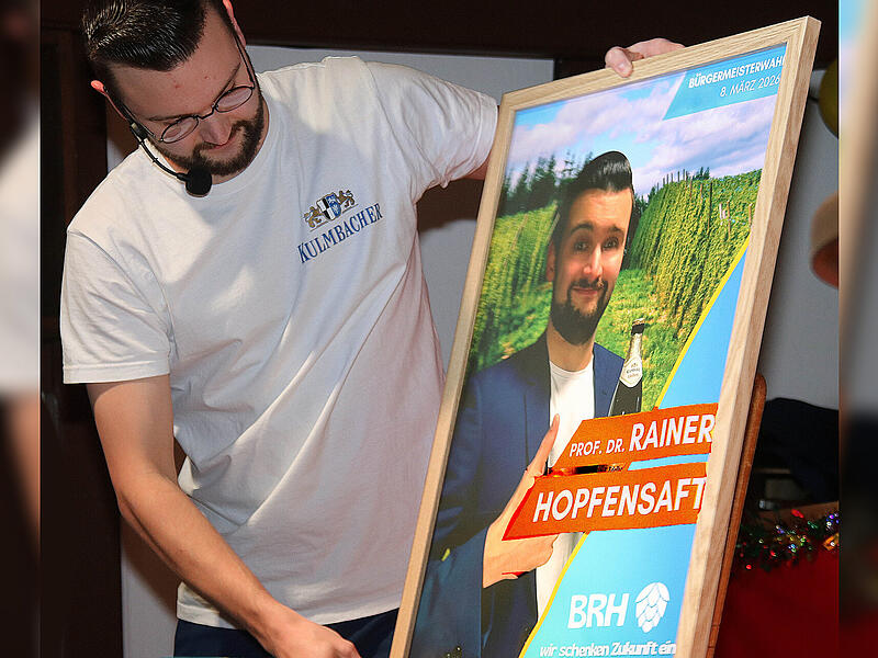 Konkurrenz f&uuml;r Kastl: Professor Hopfensaft (Philipp Elting) will M&uuml;rschter B&uuml;rgermeister werden.
