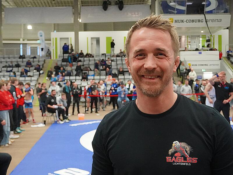 Tobias Sch&uuml;tz ist Trainer der Bundesligamannschaft des AC Lichtenfels. Am Wochenende betreute er einige Sch&uuml;tzlinge bei der "Bayerischen" in der Coburger HUK-Arena.