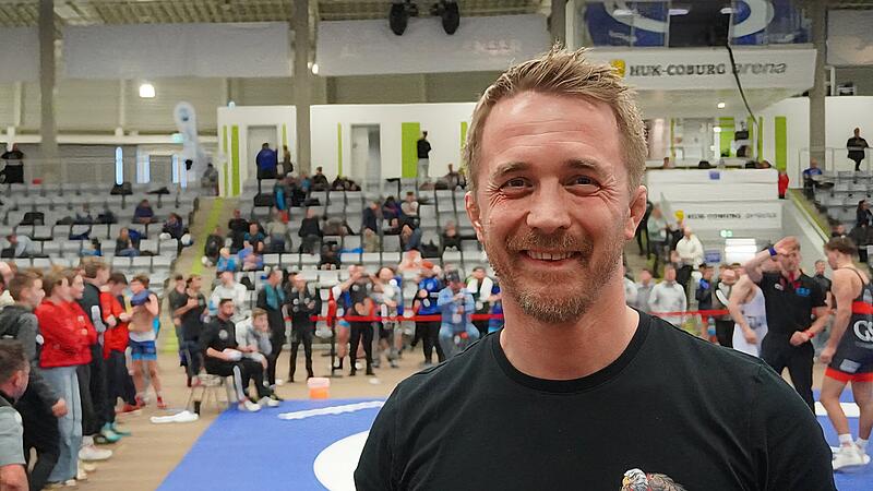 Tobias Sch&uuml;tz ist Trainer der Bundesligamannschaft des AC Lichtenfels. Am Wochenende betreute er einige Sch&uuml;tzlinge bei der "Bayerischen" in der Coburger HUK-Arena.