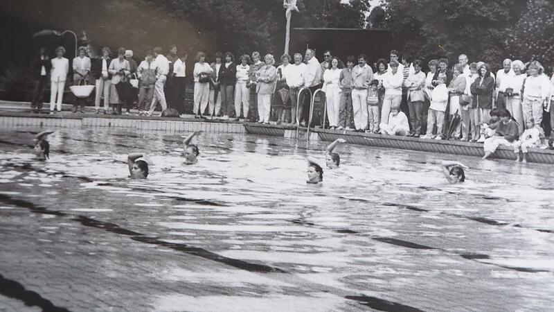Zum 60-j&auml;hrigen Bestehen zeigte im Schwimmverein Bamberg diese Wasserballettgruppe ihr K&ouml;nnen.