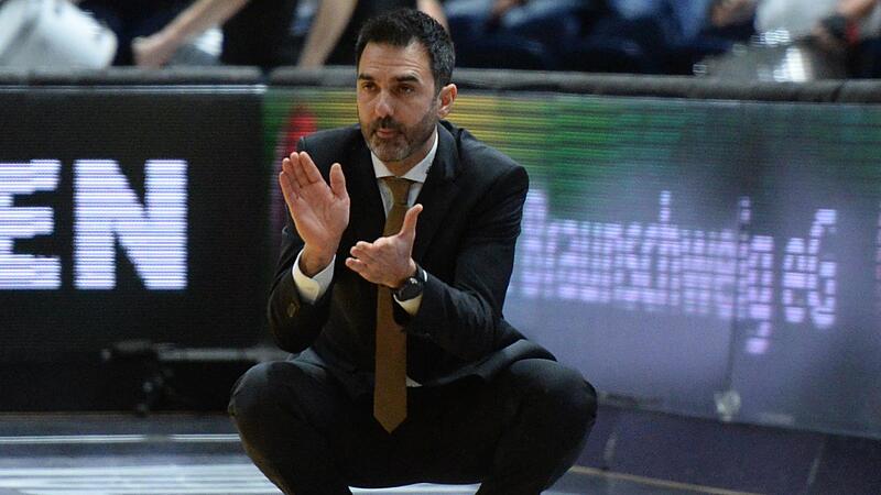 Seit 2021 Cheftrainer bei den Basketball L&ouml;wen: Jesus Ramirez.