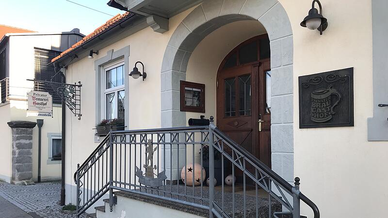 Das Gasthaus mit Brauerei und Hotel "L&ouml;wenbr&auml;u" in Neuhaus darf sich "Arbeitgeber der Zukunft" nennen.