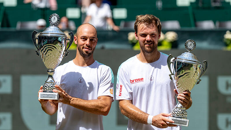 Strahlende Sieger in Halle: Kevin Krawietz (rechts) und Tim P&uuml;tz