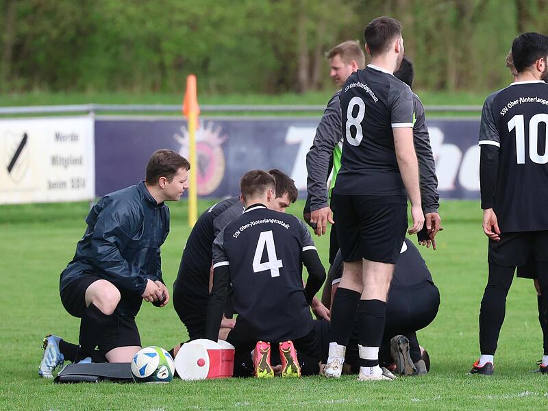 Ein Oberlangenstadter Spieler blieb nach einem Zweikampf verletzt liegen, was zu einer l&auml;ngeren Unterbrechung und letztlich zum Abbruch des Spiels gegen die SG Geh&uuml;lz f&uuml;hrte.
