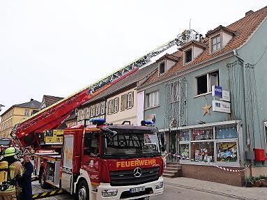 In einem Wohn- und Gesch&auml;ftshaus in der Hofheimer Landgerichtsstra&szlig;e brannte es am Montag im ersten Obergeschoss.
