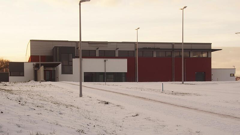 Die Litzendorfer Doppelsporthalle sollte eigentlich schon Mitte des letzten Jahres er&ouml;ffnet werden. Aufgrund eines Kranunfalles kann das jetzt erst heuer im Fr&uuml;hjahr erfolgen.