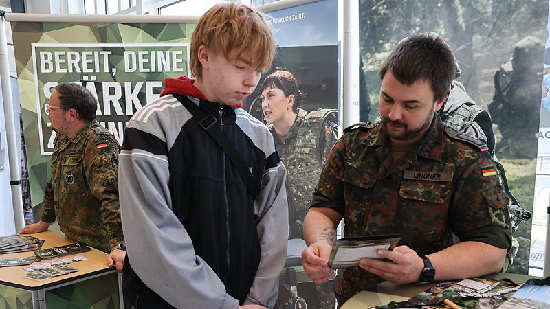 Ole Behrens (16) w&uuml;rde gerne seine Ausbildung zum Schreiner bei der Bundeswehr absolvieren. Auch das ist m&ouml;glich.