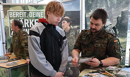 Kulmbacher Karrierekompass 2026Kulmbacher Karrierekompass 2026 Ole Behrens (16) würde gerne seine Ausbildung zum Schreiner bei der Bundeswehr absolvieren. Auch das ist möglich.