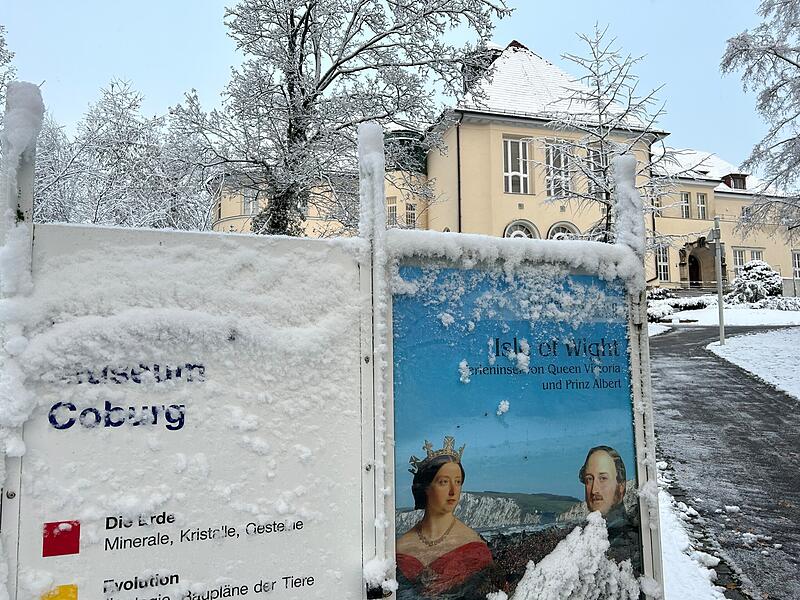 Spaziergang durch den verschneiten Hofgarten in Coburg