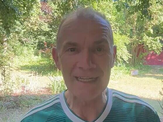 Fredi Breunig aus dem unterfr&auml;nkischen Gro&szlig;eibstadt ist nicht nur Kabarettist, Mundart-K&uuml;nstler und Glossist, sondern auch Fu&szlig;ball-Fachmann. F&uuml;r unser Portal ordnet er die Fu&szlig;ball-WM 2026 humoristisch ein.